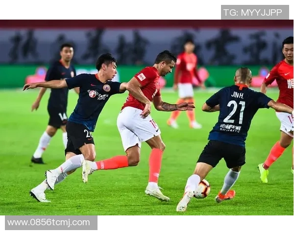 深圳足球队以52分领跑挑战赛积分榜展现强劲实力和团队合作精神 深圳足球队以52分领跑挑战赛积分榜展现强劲实力和团队合作精神