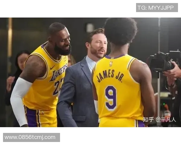 篮球与足球巨星同台竞技共话体育梦想的精彩瞬间 篮球与足球巨星同台竞技共话体育梦想的精彩瞬间