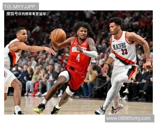 赛后分析:成都篮球队与上海篮球队在比赛中的战术灵活性对比 赛后分析:成都篮球队与上海篮球队在比赛中的战术灵活性对比