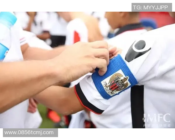 足球明星感恩回馈粉丝赠送限量手表传递热爱与支持 足球明星感恩回馈粉丝赠送限量手表传递热爱与支持