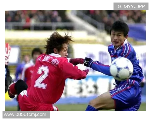 足球明星胡云峰精彩瞬间高清图片欣赏与个人生平介绍